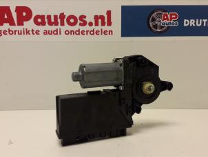 Usagé Moteur de vitre portière Audi A4 (B7) 2.0 20V Prix € 19,99 Règlement à la marge proposé par AP Autos