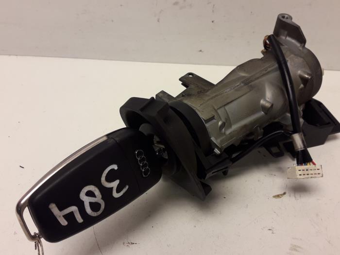 Ignition lock + key from a Audi A1 Sportback (8XA/8XF) 1.4 TFSI Cylinder on demand 16V 2014