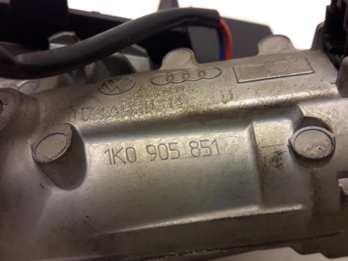 Cerradura de contacto y llave de un Audi A1 Sportback (8XA/8XF) 1.4 TFSI Cylinder on demand 16V 2014