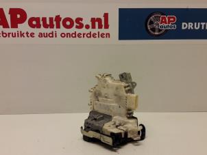 Usagé Serrure portière mécanique 4portes arrière droite Audi A4 Avant (B8) 2.0 TDI 16V Prix € 45,00 Règlement à la marge proposé par AP Autos