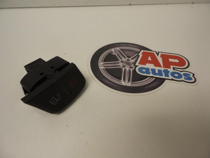 Usagé Interruptor Audi A5 Quattro (B8C/S) 3.0 TDI V6 24V Prix € 9,99 Règlement à la marge proposé par AP Auto's