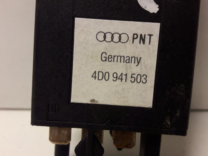 Rear window heating switch from a Audi A4 (B5) 1.8 20V 1995