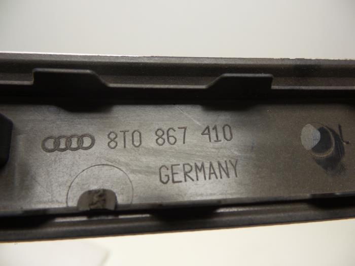 Decorative strip from a Audi A5 Quattro (B8C/S) 3.0 TDI V6 24V 2007