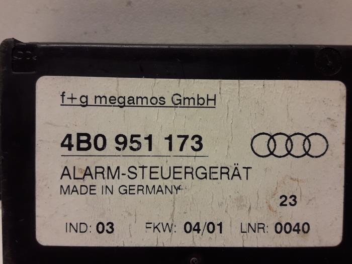 Módulo de alarma de un Audi A6 Avant (C5) 1.9 TDI 115 2001