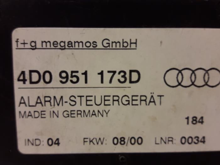 Módulo de alarma de un Audi A6 Avant (C5) 2.5 TDI V6 24V 2000