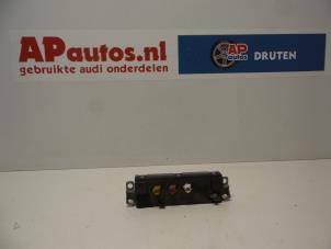 Usagé Antenne amplificateur Audi A5 Quattro (B8C/S) 3.0 TDI V6 24V Prix € 15,00 Règlement à la marge proposé par AP Autos