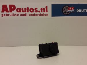 Używane Przelacznik pozycji fotela Audi A8 (D2) 2.8 V6 Quattro Cena € 19,99 Procedura marży oferowane przez AP Autos