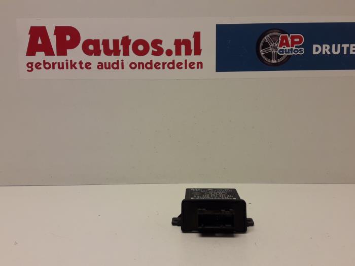 Usagé Ordinateur éclairage Audi A8 (D3) 4.2 V8 40V Quattro Prix € 34,99 Règlement à la marge proposé par AP Auto's