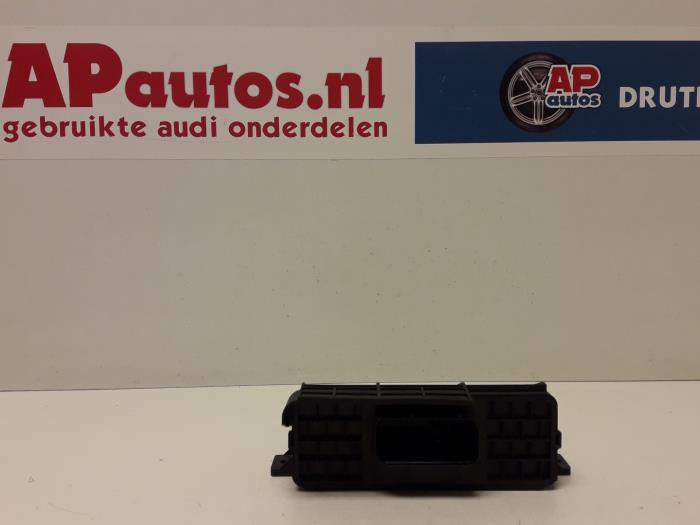 Używane Komputer pokladowy Audi A6 Avant Quattro (C6) 3.0 TDI V6 24V Cena € 19,99 Procedura marży oferowane przez AP Auto's