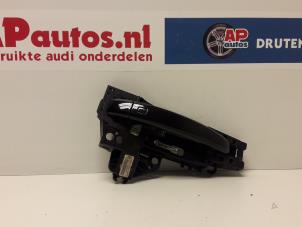 Usagé Poignée portière 4portes arrière droite Audi A4 (B8) 1.8 TFSI 16V Prix € 24,99 Règlement à la marge proposé par AP Autos