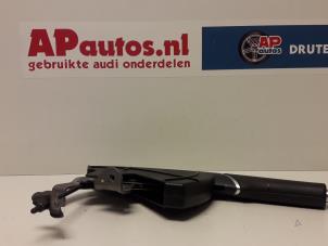 Usados Palanca de freno de mano Audi A1 Sportback (8XA/8XF) 1.2 TFSI Precio € 30,00 Norma de margen ofrecido por AP Autos