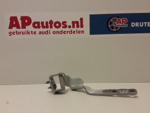 Usados Bisagra del portón trasero Audi A1 Sportback (8XA/8XF) 1.2 TFSI Precio € 30,00 Norma de margen ofrecido por AP Autos