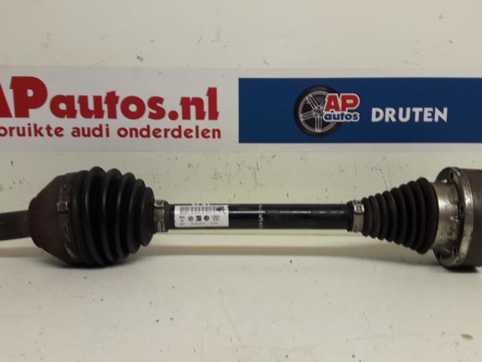 Front drive shaft, left from a Audi A1 Sportback (8XA/8XF) 1.2 TFSI 2012