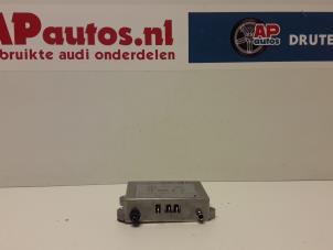 Używane Modul telefoniczny Audi A8 (D2) 4.2 V8 40V Quattro Cena € 74,99 Procedura marży oferowane przez AP Autos