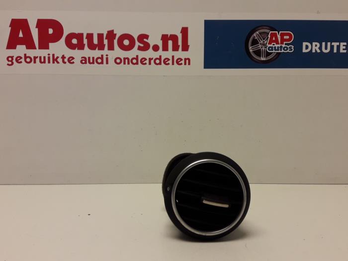 Dashboard vent from a Audi A3 (8P1) 1.6 2004