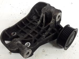 Support dynamo bas d'un Audi Q7 (4LB) 3.0 TDI V6 24V 2006