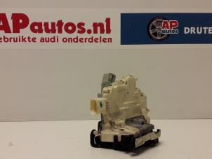 Usagé Serrure avant gauche Audi A4 (B8) 1.8 TFSI 16V Prix € 29,99 Règlement à la marge proposé par AP Autos