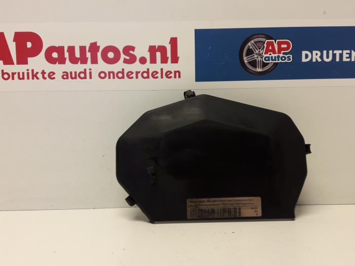 Usagé Couvercle de distribution Audi A4 Prix € 19,99 Règlement à la marge proposé par AP Auto's