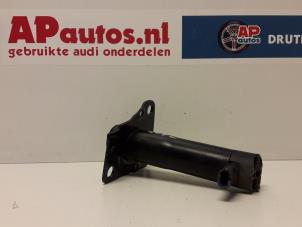 Used Front bumper bracket, left Audi A4 (B7) 2.0 20V Price € 19,99 Margin scheme offered by AP Autos