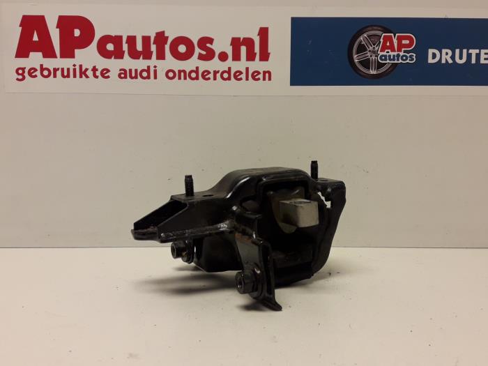 Support boîte de vitesses d'un Audi A1 Sportback (8XA/8XF) 1.2 TFSI 2012