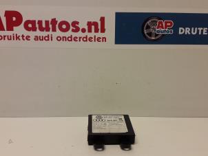 Używane Modul alarmu Audi A4 Cabrio (B7) 2.4 V6 30V Cena € 25,00 Procedura marży oferowane przez AP Autos
