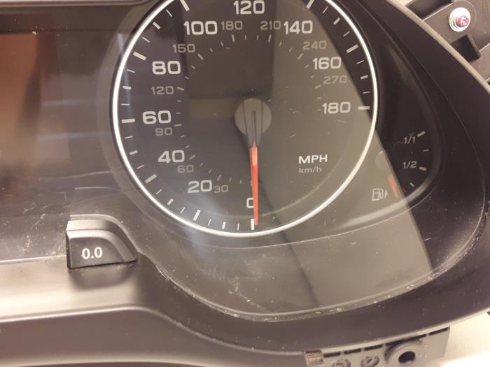 Compteur kilométrique KM d'un Audi A4 (B8) 1.8 TFSI 16V 2008