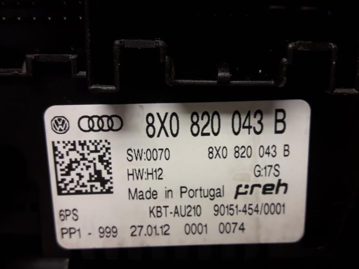 Panel Climatronic de un Audi A1 (8X1/8XK) 1.4 TFSI 16V 122 2012