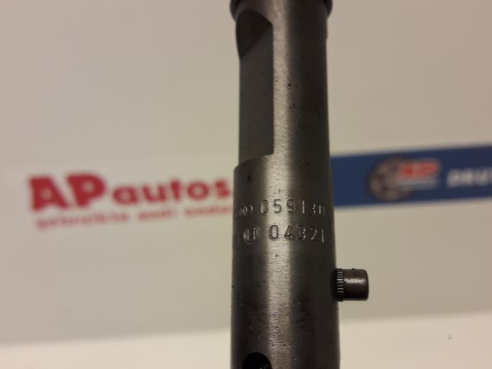 Injector (diesel) from a Audi A4 2002