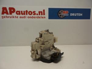 Usagé Serrure arrière droite Audi A6 Avant Quattro (C6) 3.0 TDI V6 24V Prix € 45,00 Règlement à la marge proposé par AP Autos