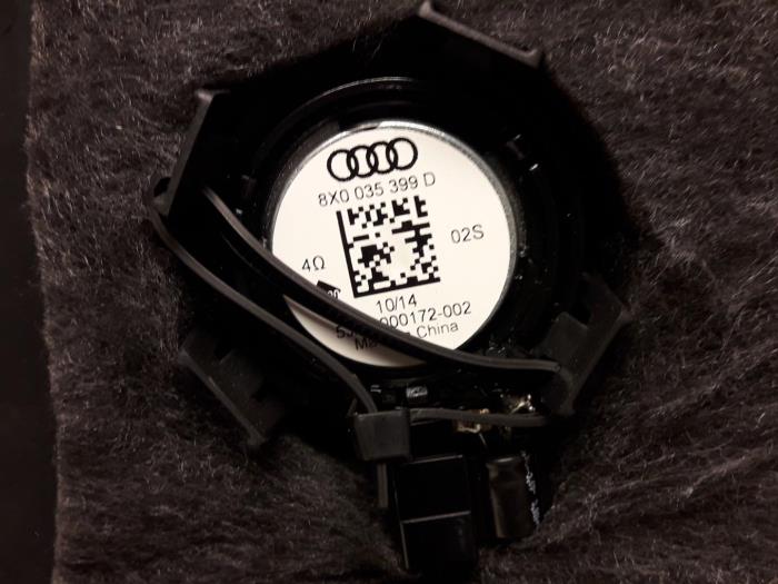 Okladzina panelu bocznego lewy tyl z Audi A1 (8X1/8XK) 1.6 TDI 16V 2014