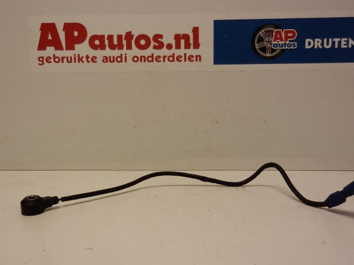 Sensor de golpeteo de un Audi A4 Cabrio (B7) 2.4 V6 30V 2005