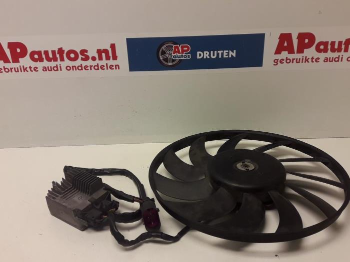 Fan motor from a Audi A4 Avant Quattro (B6) 2.5 TDI V6 24V 2003