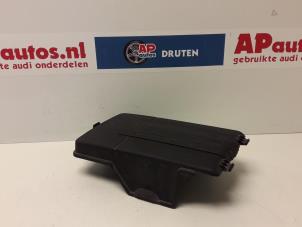 Używane Pojemnik na akumulator Audi A3 Sportback (8PA) 1.6 Cena € 35,00 Procedura marży oferowane przez AP Autos