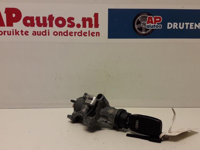 Używane Stacyjka + Kluczyk Audi A6 Avant (C5) 2.5 TDI V6 24V Cena € 24,99 Procedura marży oferowane przez AP Auto's