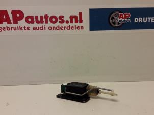Usados Motor de cierre centralizado Audi A3 Quattro (8L1) 1.8 T 20V Precio € 35,00 Norma de margen ofrecido por AP Autos