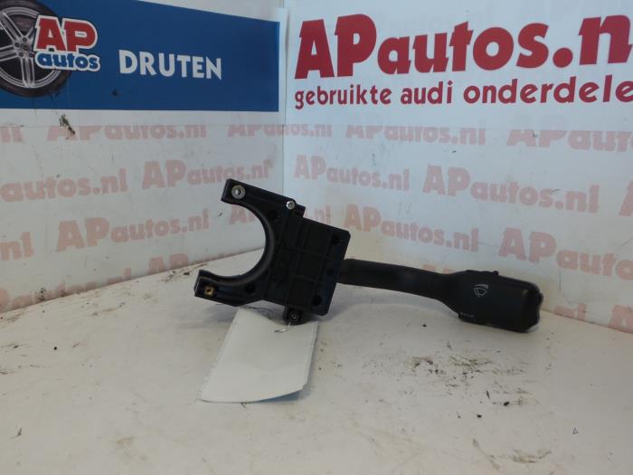 Scheibenwischer Schalter van een Audi A4 Quattro (B5) 2.4 30V 2000