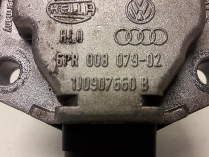 Capteur de niveau d'huile d'un Audi A6 2000