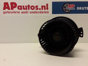 Używane Silnik wentylatora nagrzewnicy Audi A4 (B6) 2.0 20V Cena € 19,99 Procedura marży oferowane przez AP Autos
