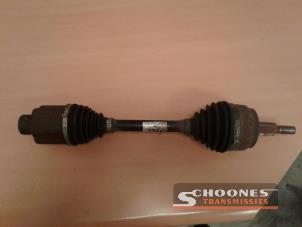 Used Front drive shaft, right Volkswagen Transporter Price on request offered by Schoones Transmissies B.V.