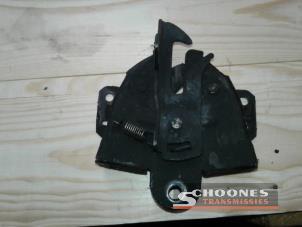 Used Bonnet lock mechanism Mitsubishi Pajero Price € 26,25 Margin scheme offered by Schoones Transmissies B.V.