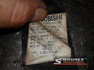 Usados Cinturón de seguridad derecha detrás Mitsubishi Pajero Precio de solicitud ofrecido por Schoones Transmissies B.V.