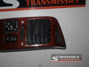 Usados Interruptor de retrovisor Mitsubishi Pajero Precio de solicitud ofrecido por Schoones Transmissies B.V.