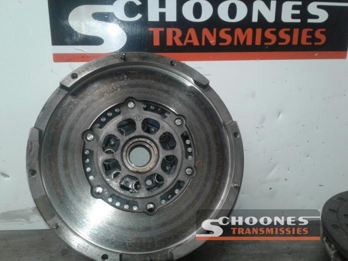 Dual mass flywheel
