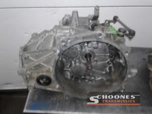 Używane Skrzynia biegów Dodge Caliber 2.0 CRD 16V Cena € 682,50 Procedura marży oferowane przez Schoones Transmissies B.V.