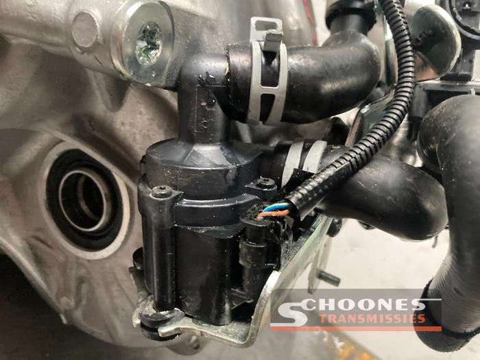 Begagnade Extra vattenpump Volvo XC90 II 2.0 T8 16V eAWD Pris € 105,00 Marginaltabell erbjuds av Schoones Transmissies B.V.