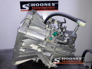 Usagé Boîte de vitesse Renault Kangoo Express (FW) Prix € 1.206,98 Prix TTC proposé par Schoones Transmissies B.V.