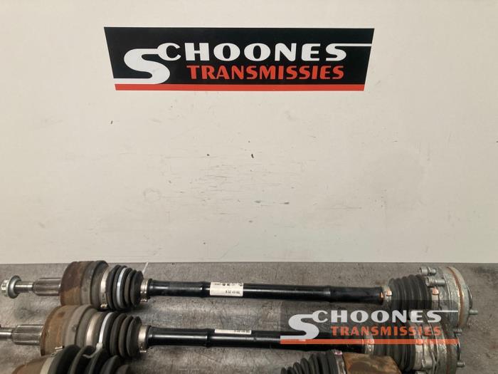 Drive shaft, rear right from a Volkswagen Transporter T6 2.0 TDI 204 4Motion 2020