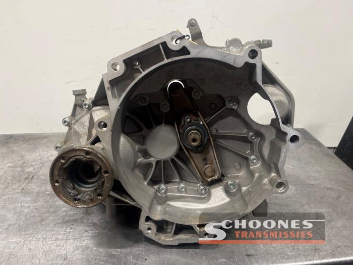 Gearbox from a Volkswagen Golf IV (1J1) 1.4 16V 2004