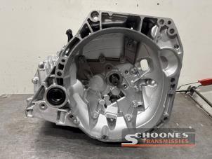 Revisado Caja de cambios Renault Clio Precio € 1.016,40 IVA incluido ofrecido por Schoones Transmissies B.V.