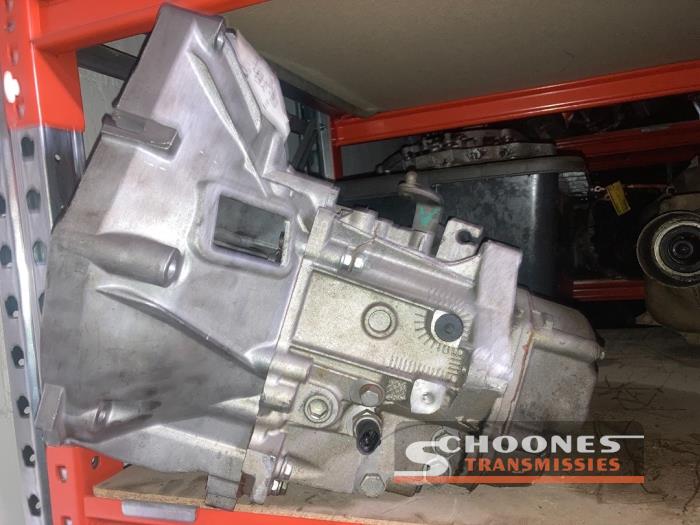 Gearbox from a Fiat 500 (312) 1.3 MJTD 16V 2011
